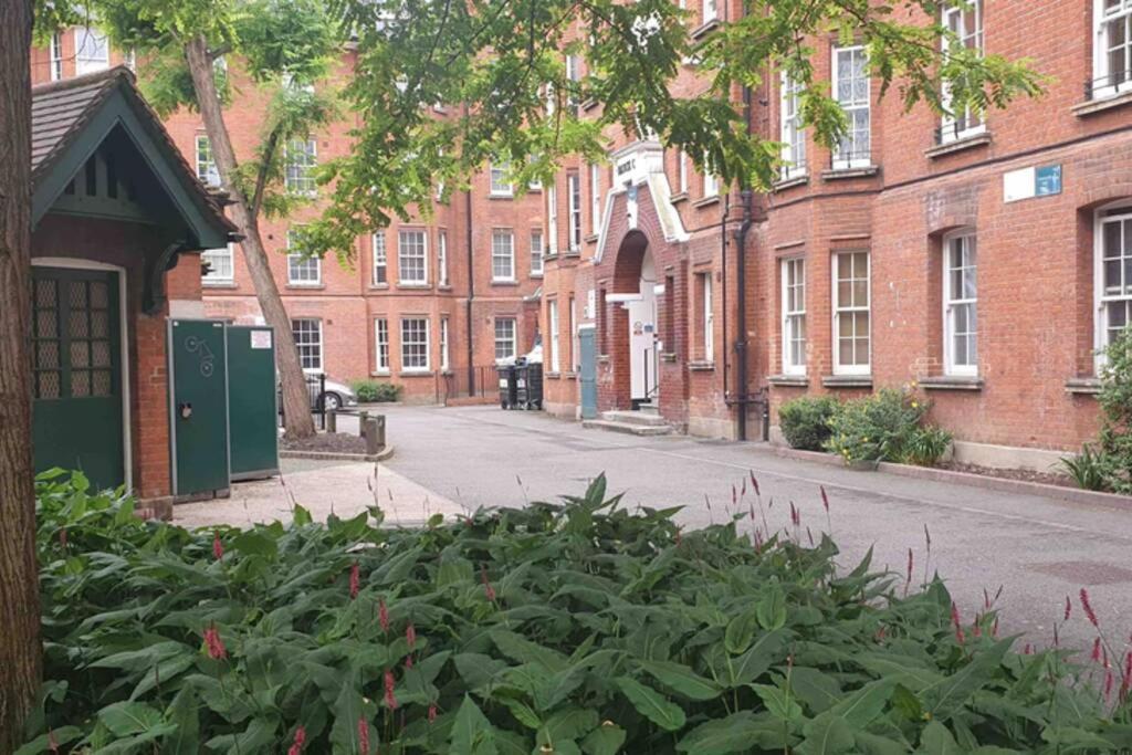 Central 1 Bedroom Apartment *Zone 1* Elephant And Castle Londen Buitenkant foto