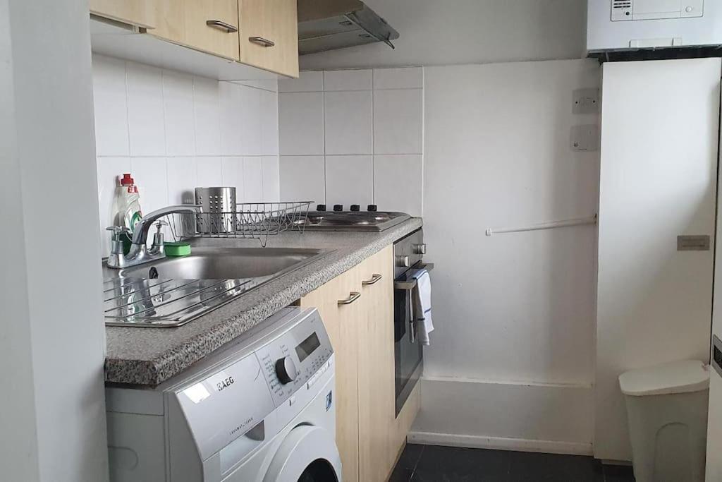 Central 1 Bedroom Apartment *Zone 1* Elephant And Castle Londen Buitenkant foto